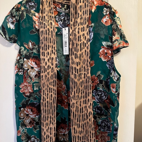 Alice + Olivia Jeannie Tie-Neck Leopard & Floral Blouse M NWT - Picture 2 of 7
